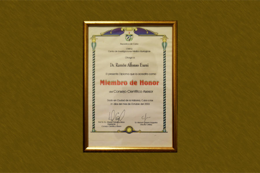 Diploma "Miembro de Honor" del Centro de Investigaciones Médico Quirúrgicas (CIMEQ - Cuba)